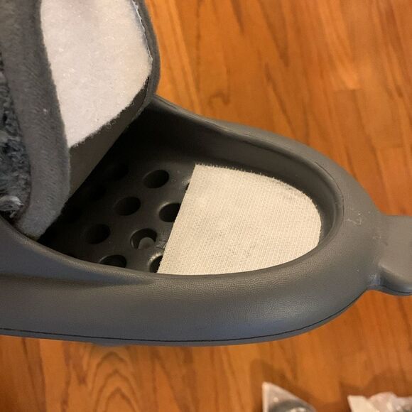 Shark furry (one pair) house slippers.  I have three Size 36-37 - Picture 9 of 10